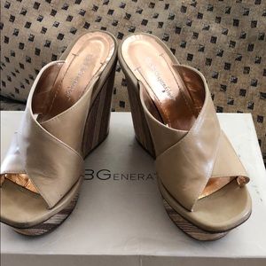 BCBG heels beige with neutral color stripes